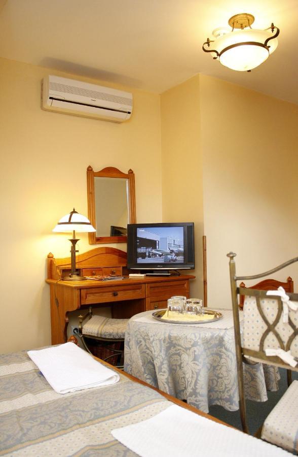 Lévay Villa Hotel Miskolc Chambre photo
